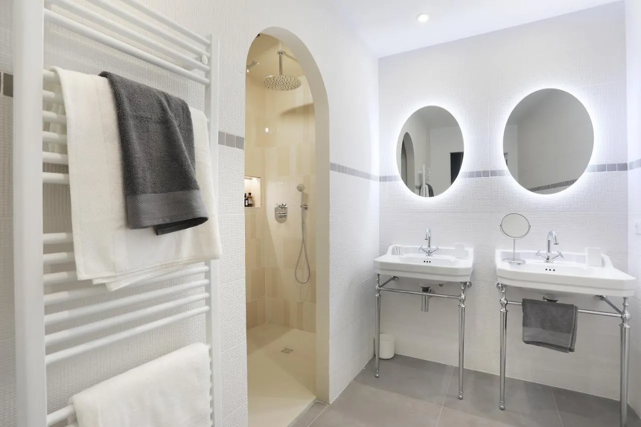 Apartment Saint Germain Des Pres By Studio Prestige Paris