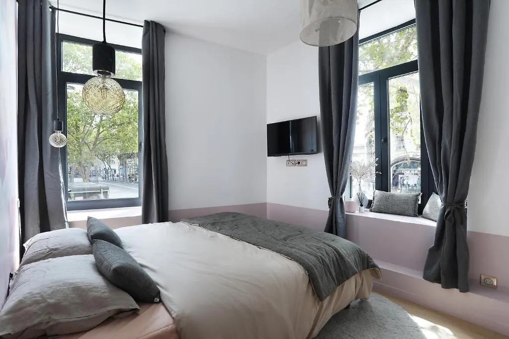 Apartment Saint Germain Des Pres By Studio Prestige Paris